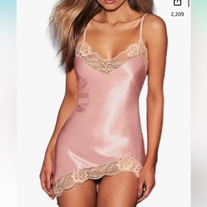 Satin asymmetrical-hem baby pink nightgown slip